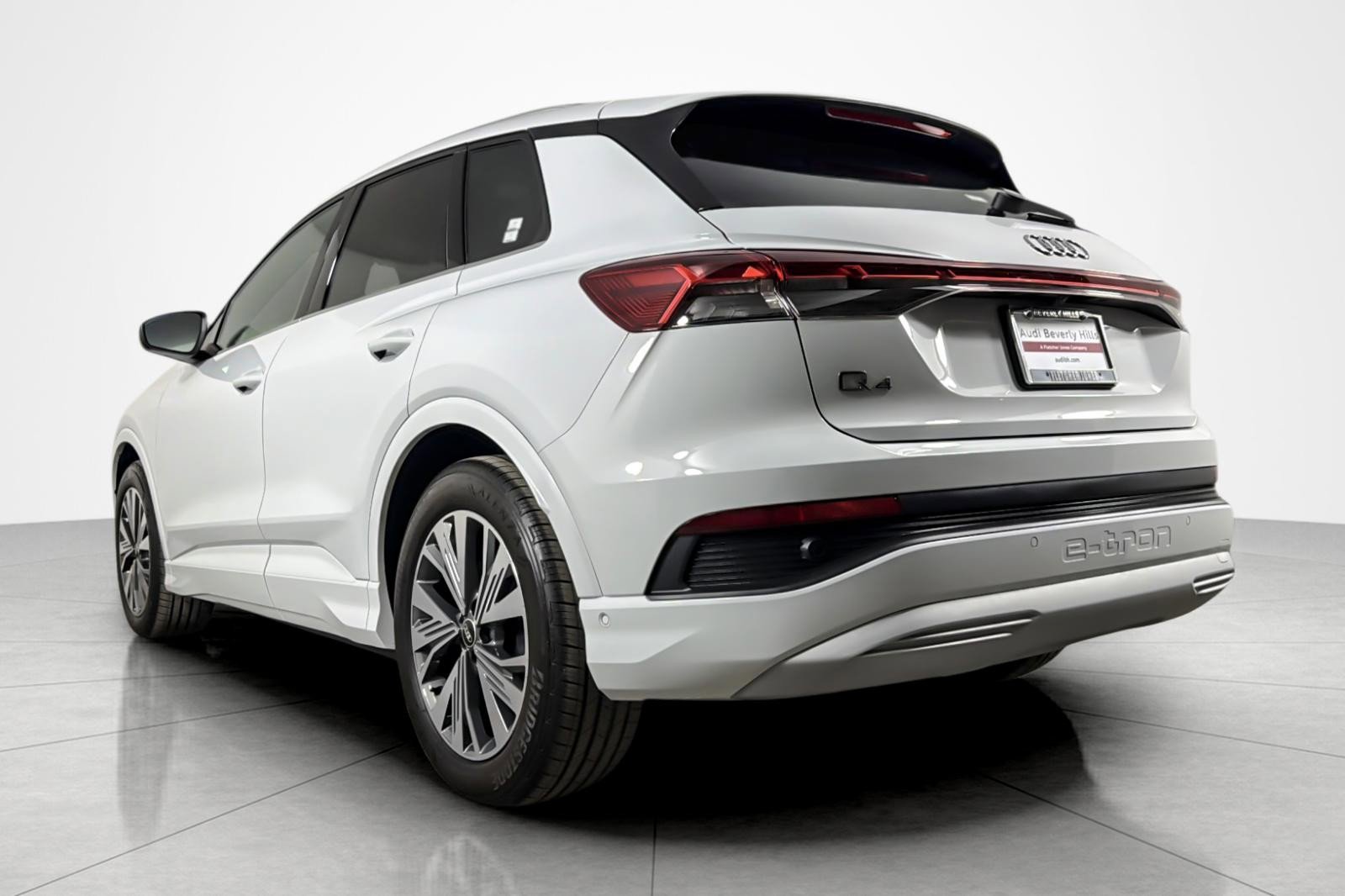 Used 2023 Audi Q4 e-tron Premium Plus w/ Premium Plus image 3