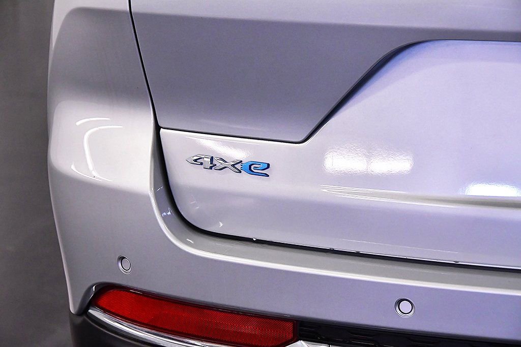 Used 2023 Jeep Grand Cherokee 4WD 4xe w/ Luxury Tech Group II image 11