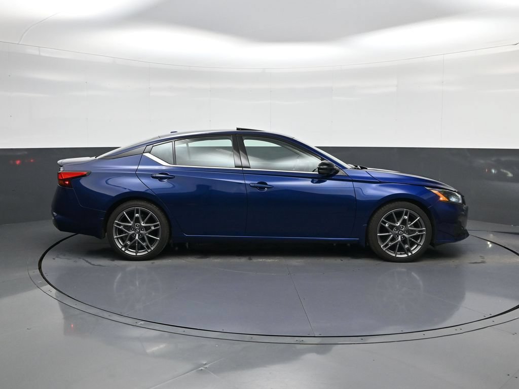 Used 2024 Nissan Altima 2.0 SR FWD image 8