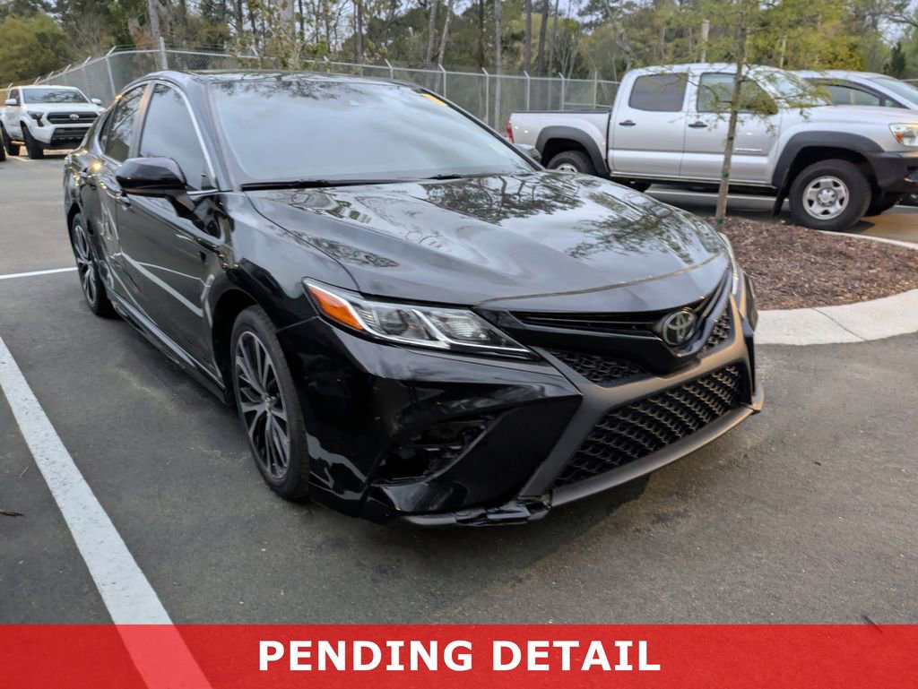 Certified 2020 Toyota Camry SE image 1