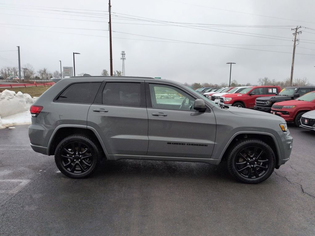 Used 2022 Jeep Grand Cherokee Laredo X AWD/4WD image 30