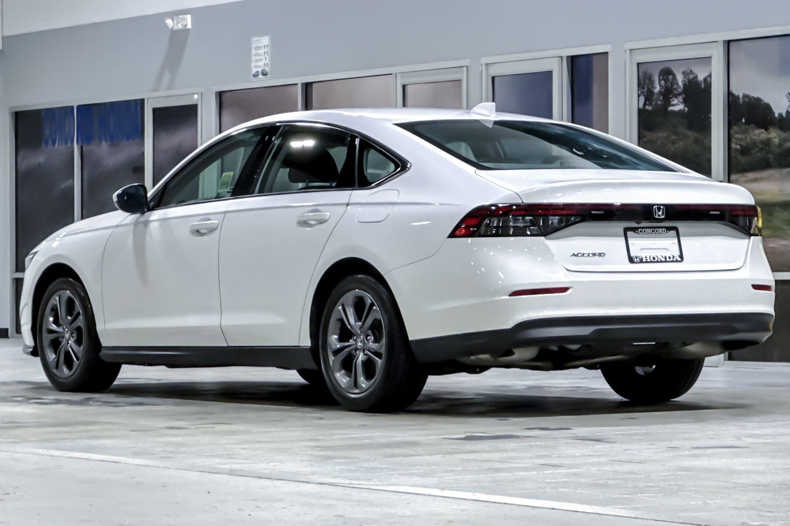 Used 2023 Honda Accord EX image 3