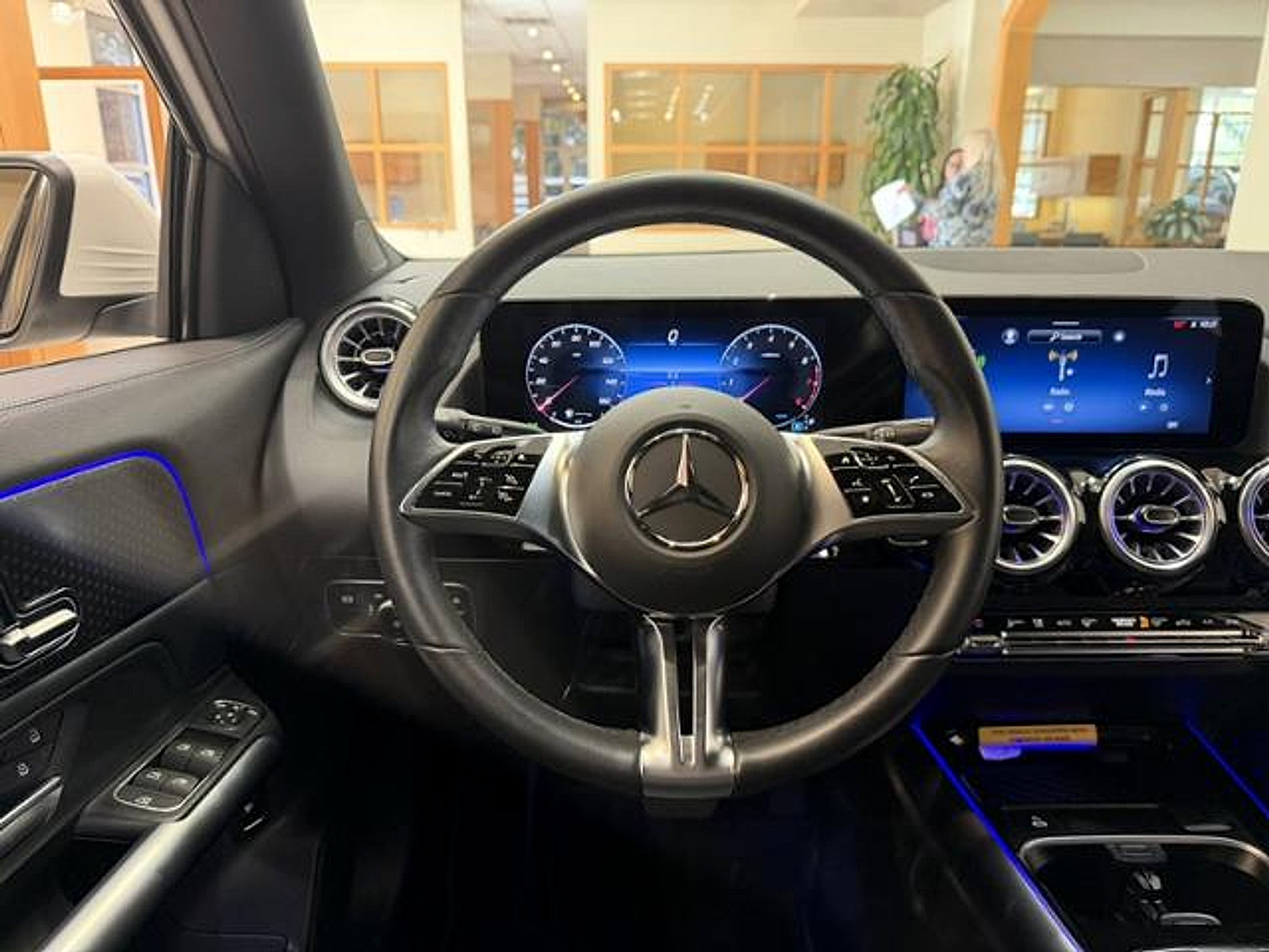 Used 2025 Mercedes-Benz GLA 250 image 12