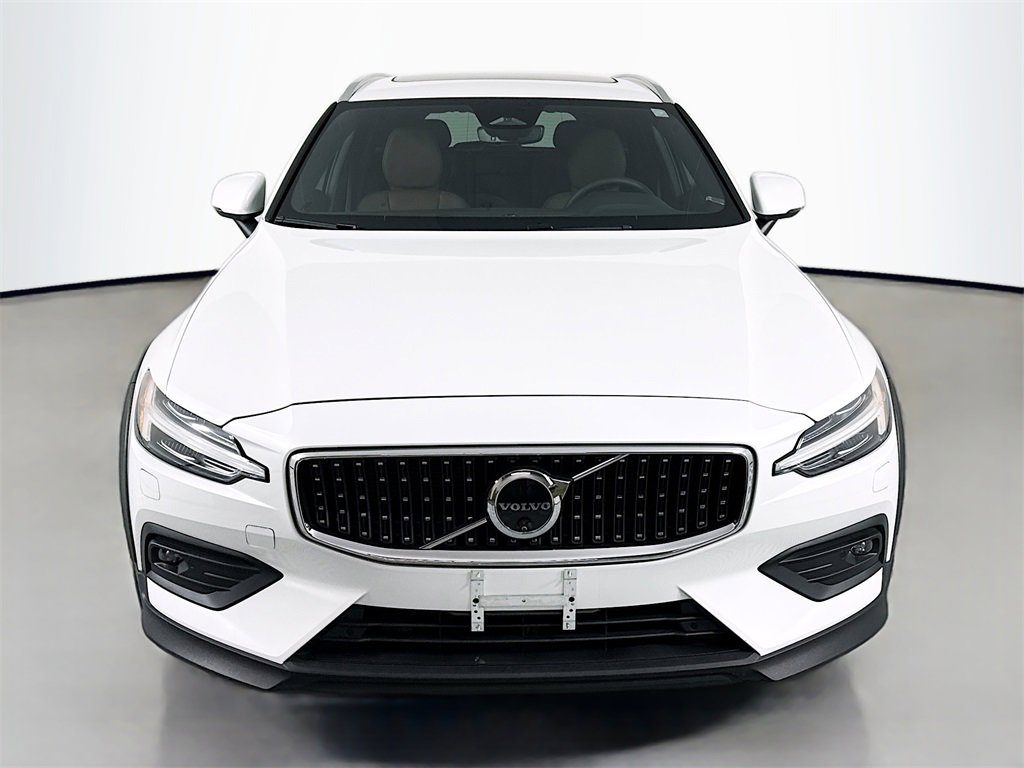 Used 2024 Volvo V60 B5 Cross Country Plus w/ Protection Package Premier image 6