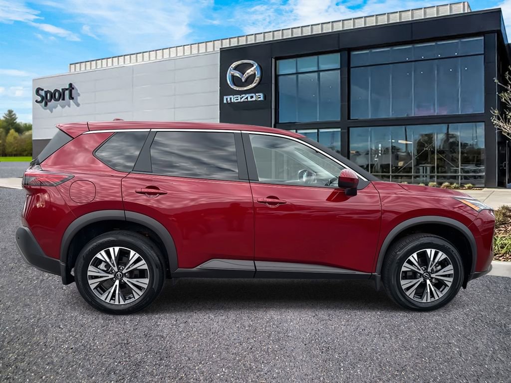 Used 2023 Nissan Rogue SV image 2