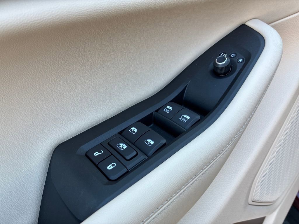 Used 2025 Jeep Grand Cherokee Limited image 11