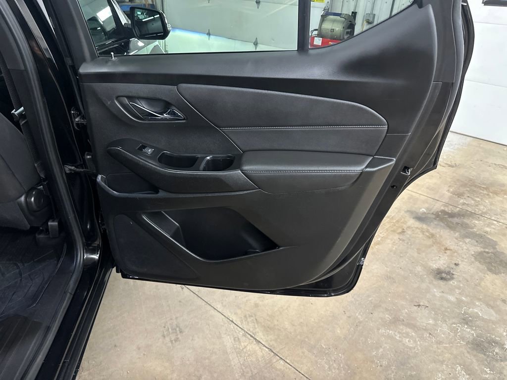 Used 2023 Chevrolet Traverse LT w/ Midnight/Sport Edition image 39