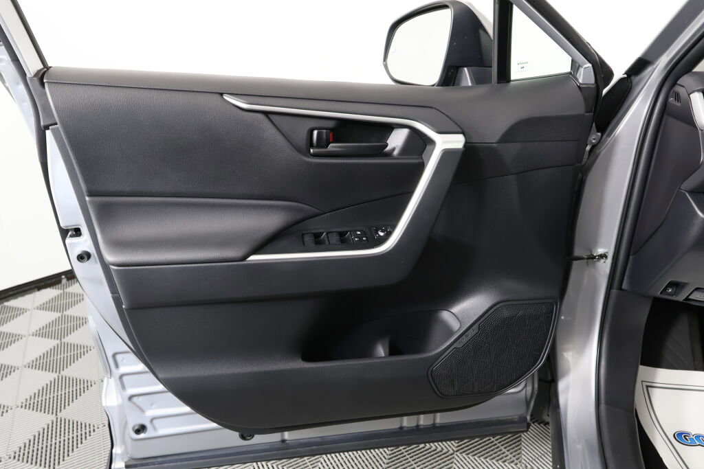 Used 2023 Toyota RAV4 LE image 12