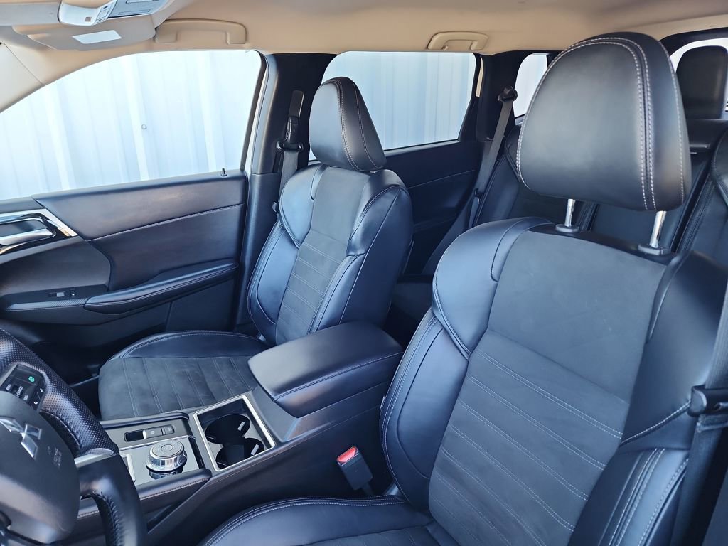 Used 2024 Mitsubishi Outlander SE Black Edition image 15