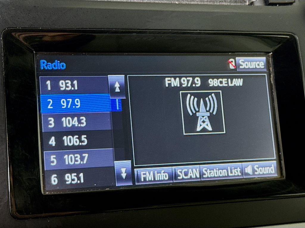 Used 2016 Toyota Highlander LE image 6