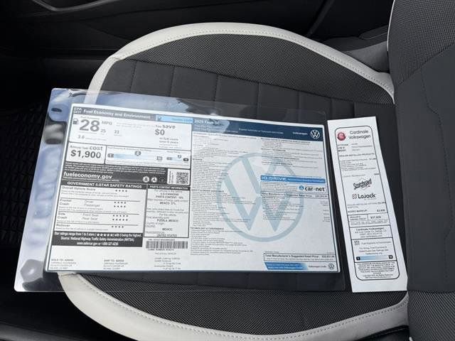 New 2025 Volkswagen Taos SE image 31