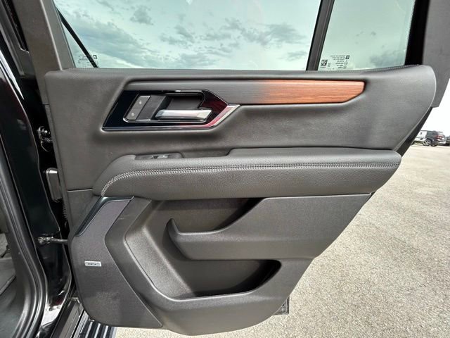 Used 2025 GMC Yukon Denali w/ Denali Reserve Package AWD/4WD image 50