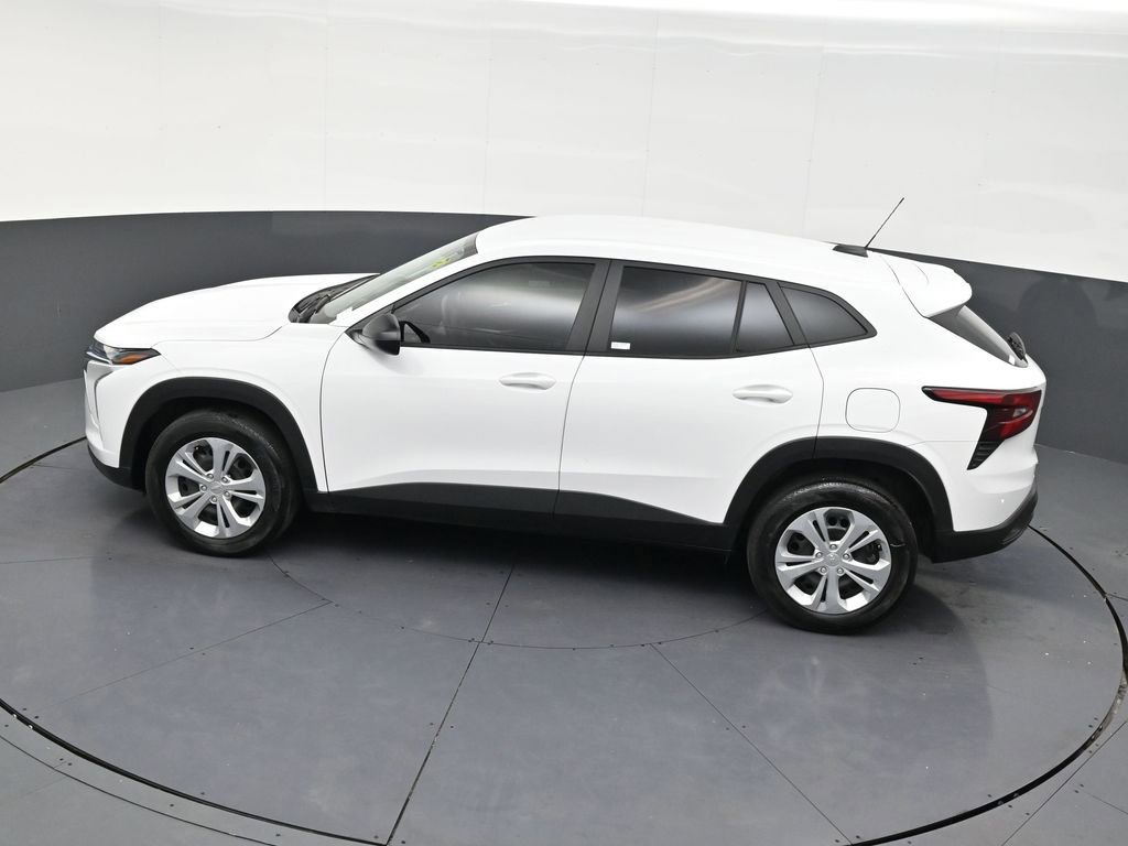 Used 2025 Chevrolet Trax LS FWD image 13