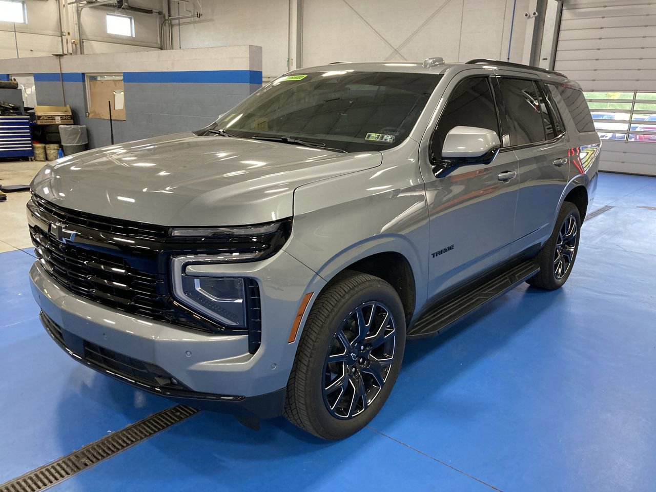 Used 2025 Chevrolet Tahoe RST AWD/4WD image 3