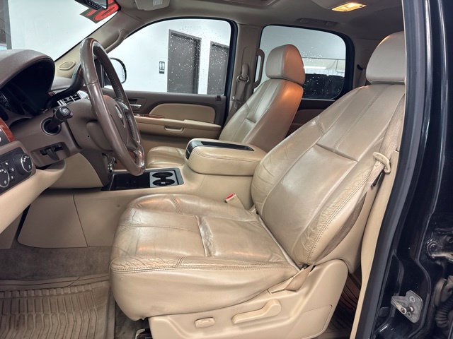 Used 2007 GMC Yukon SLT w/ SLT Preferred Equipment Group AWD/4WD image 16
