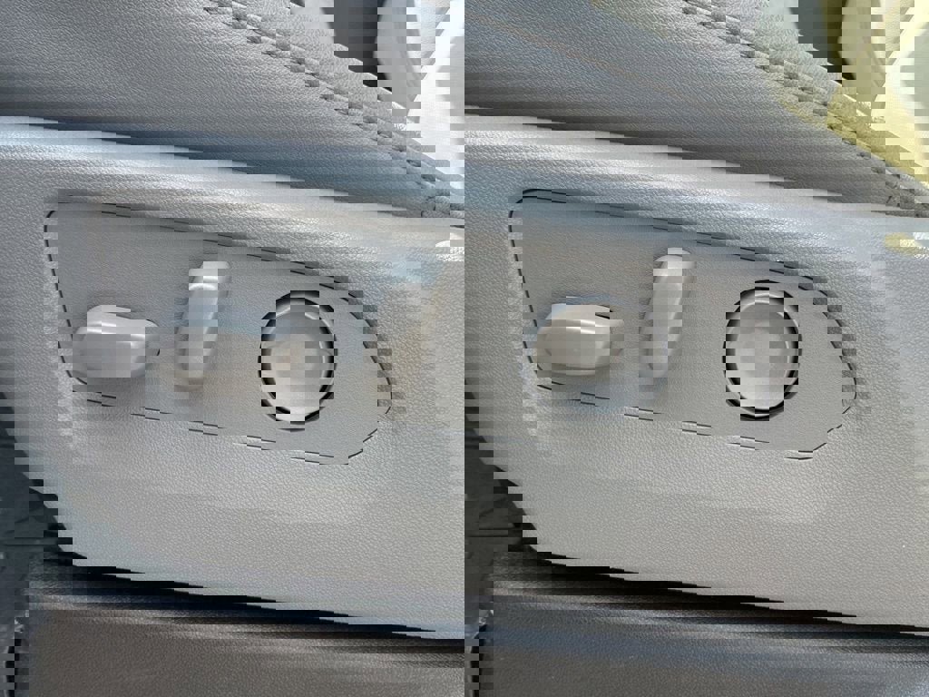 New 2026 Chevrolet Traverse LT image 3