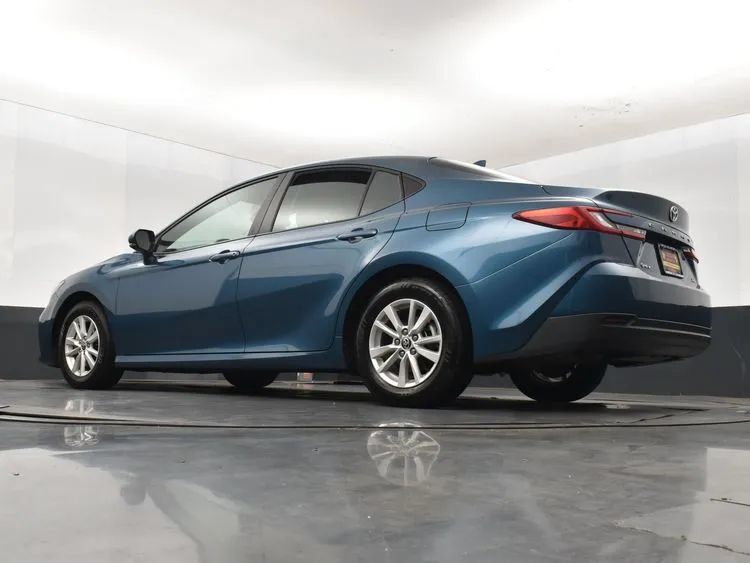 Used 2025 Toyota Camry LE FWD image 9