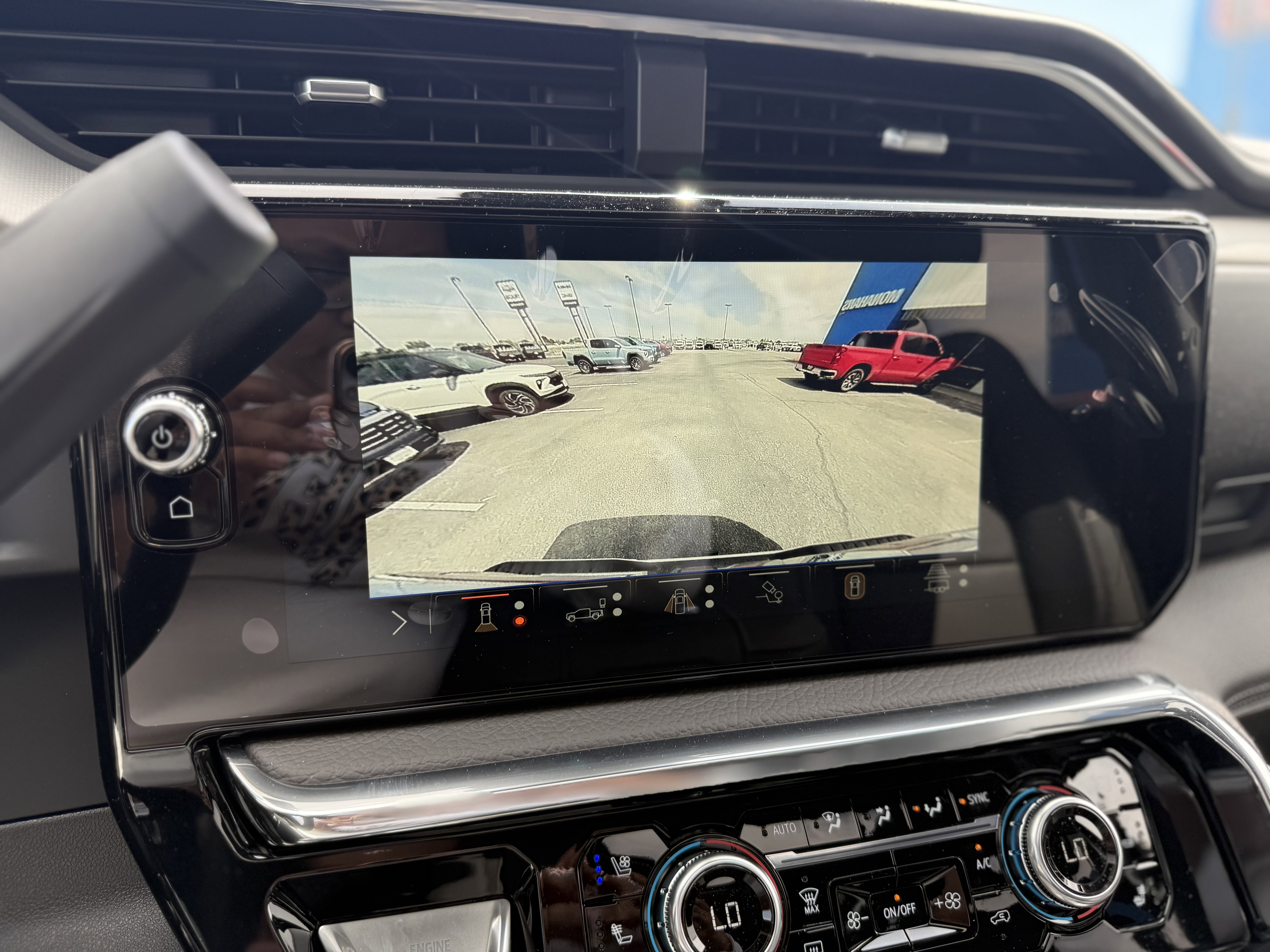 New 2025 GMC Sierra 3500 Denali w/ Technology Package image 32