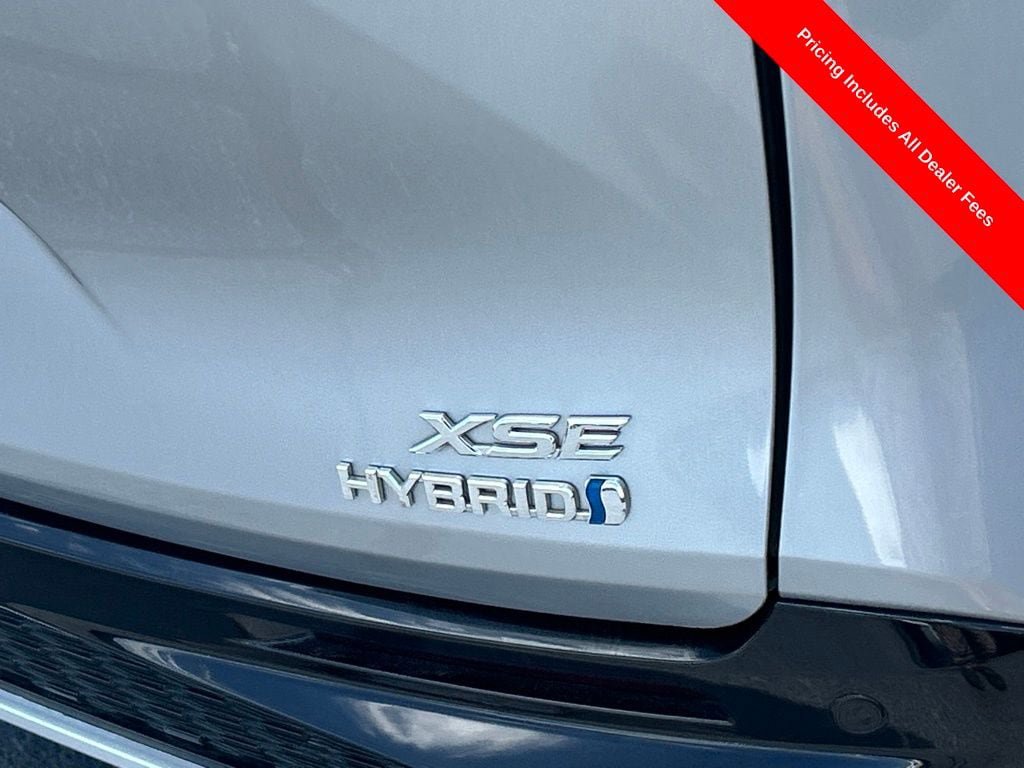 Used 2024 Toyota Sienna XSE w/ XSE Plus Package FWD image 22