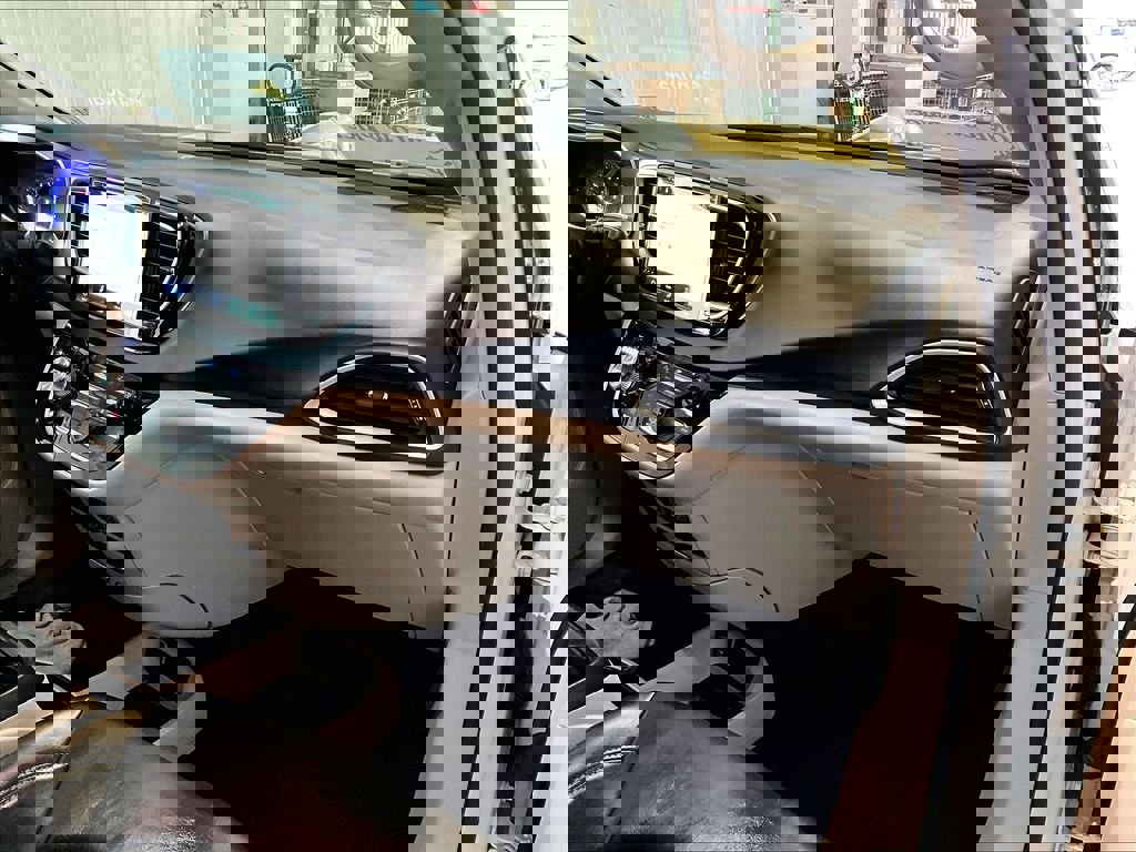 Used 2023 Chrysler Pacifica Touring-L image 13