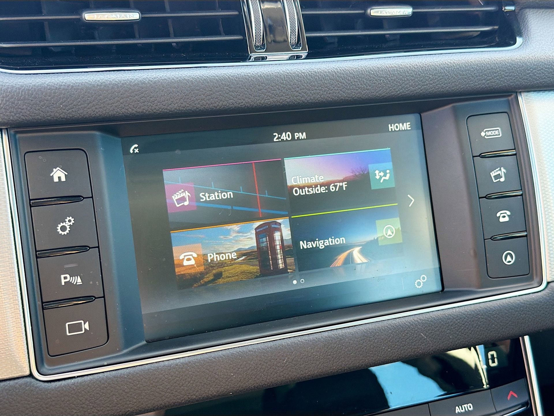 Used 2018 Jaguar XF Premium image 30