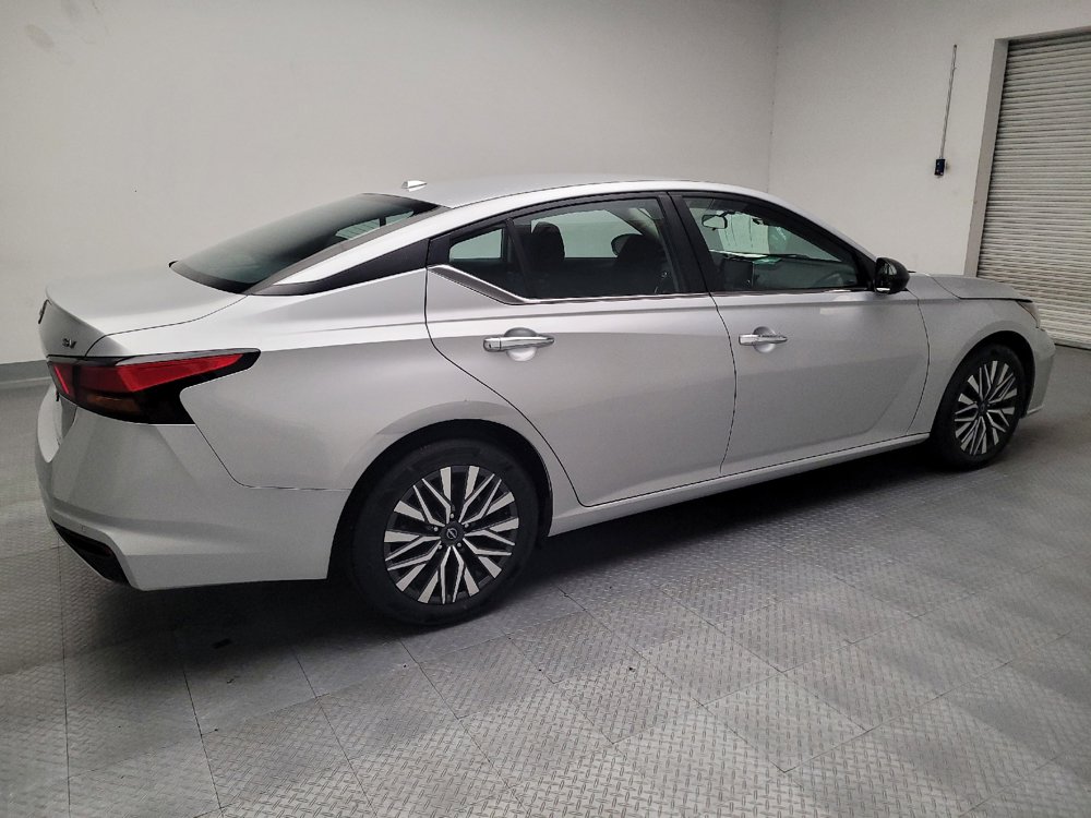 Used 2024 Nissan Altima 2.5 SV image 10