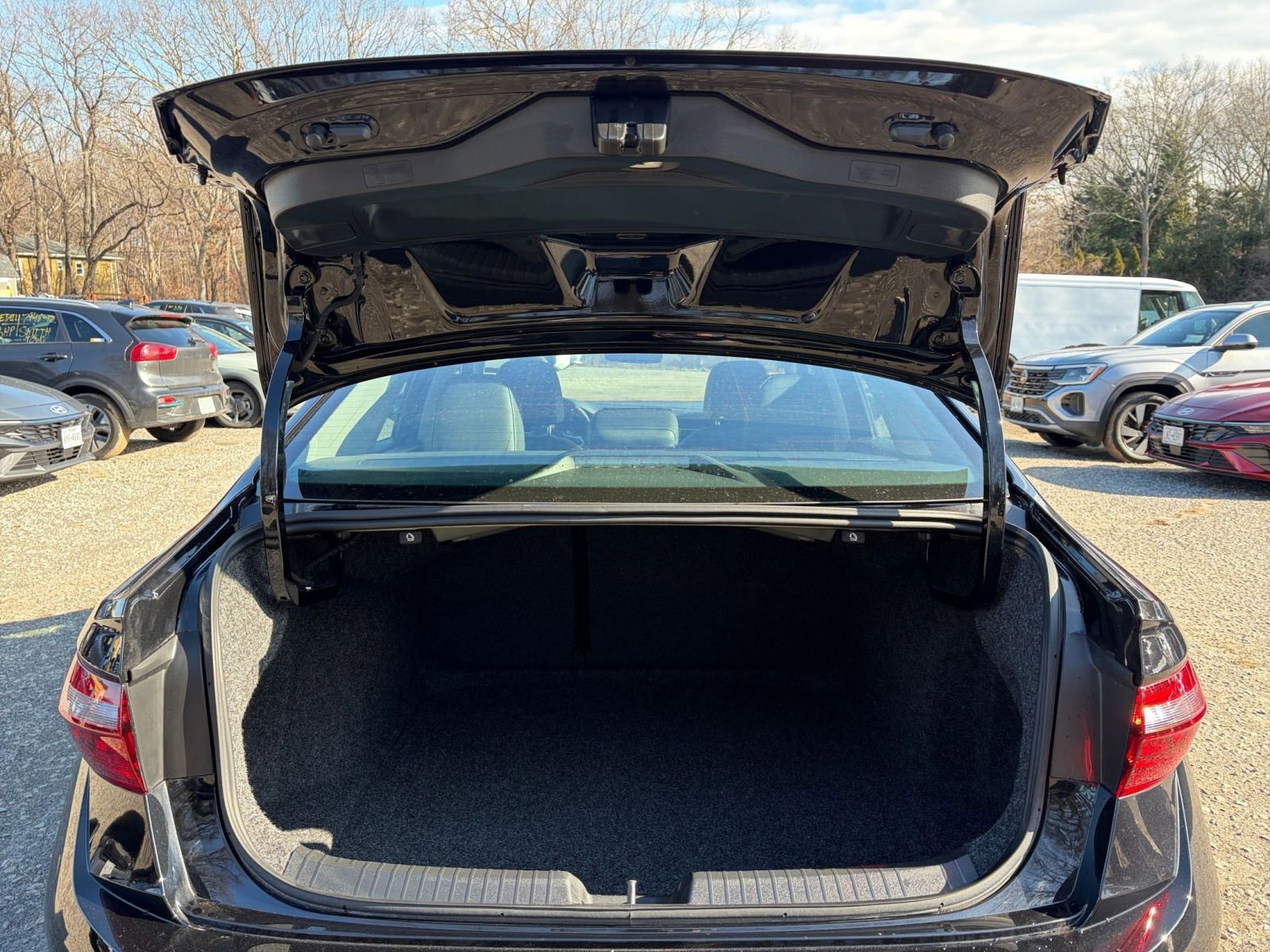 Used 2025 Volkswagen Jetta SE image 32