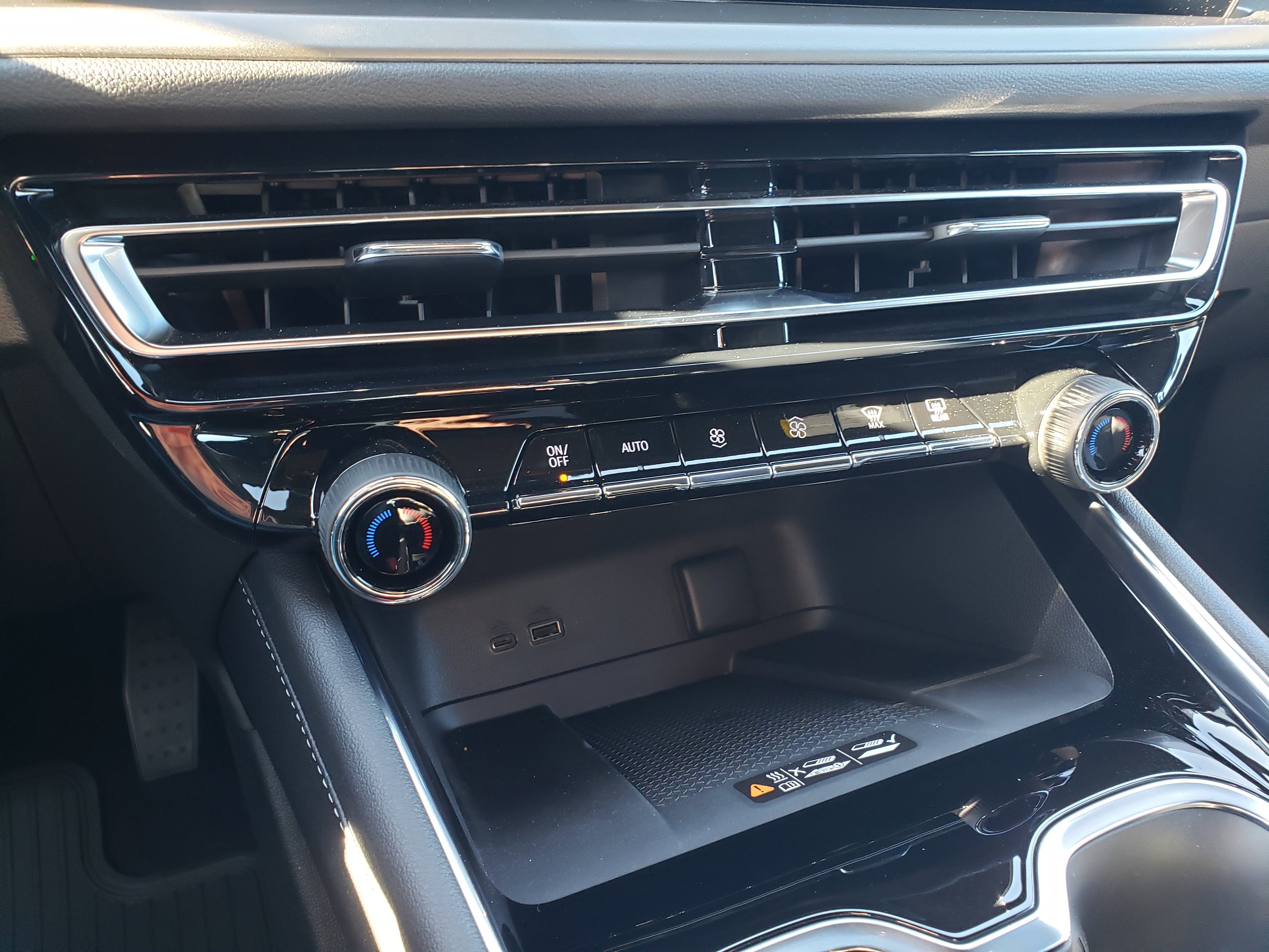 New 2026 Chevrolet Traverse LT w/ Midnight/Sport Edition image 22