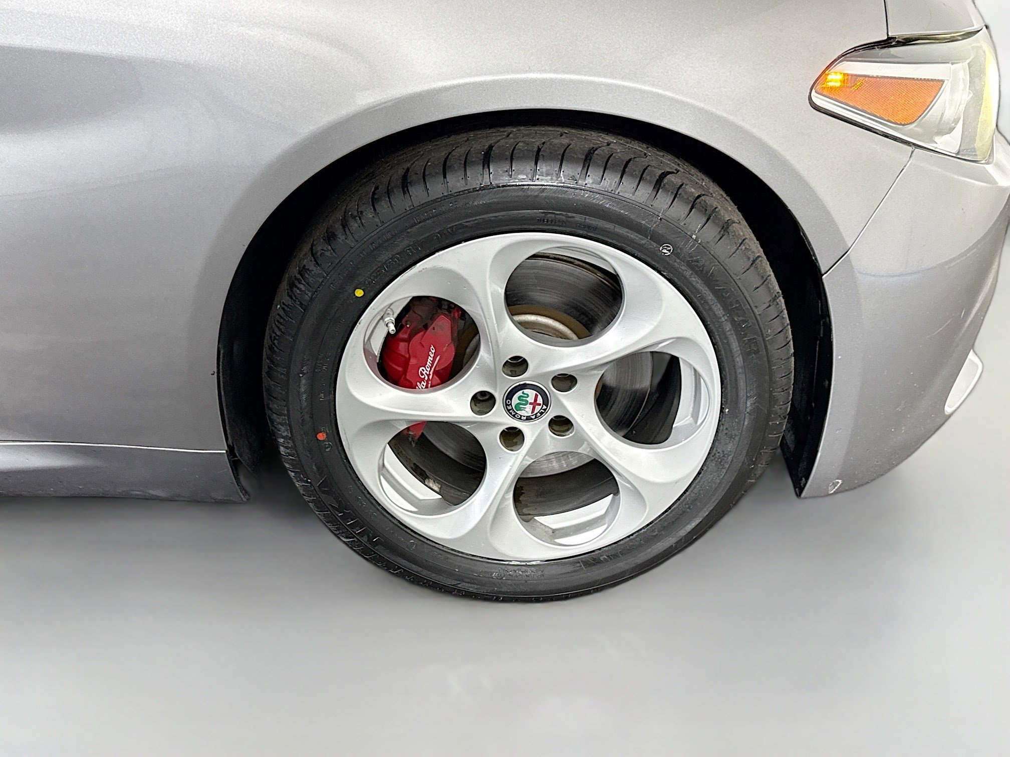 Used 2019 Alfa Romeo Giulia Base image 32