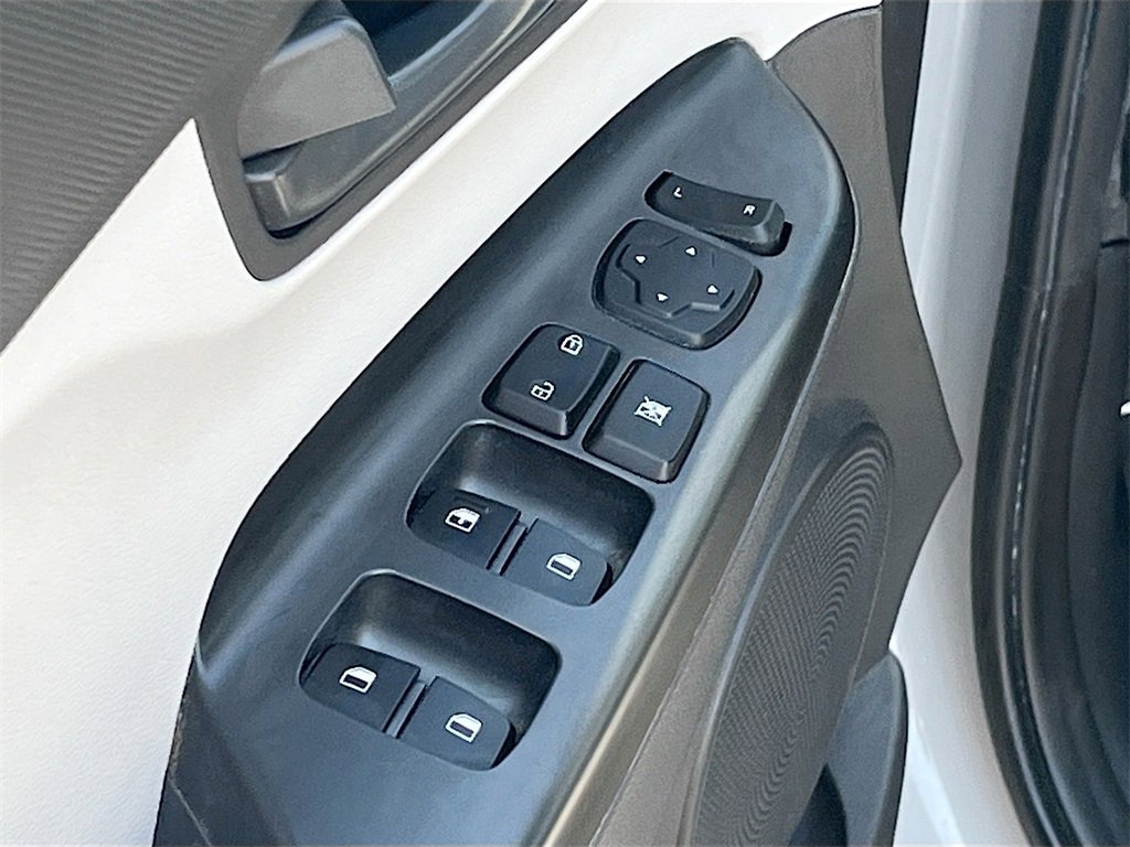 Used 2023 Hyundai Kona SE image 17