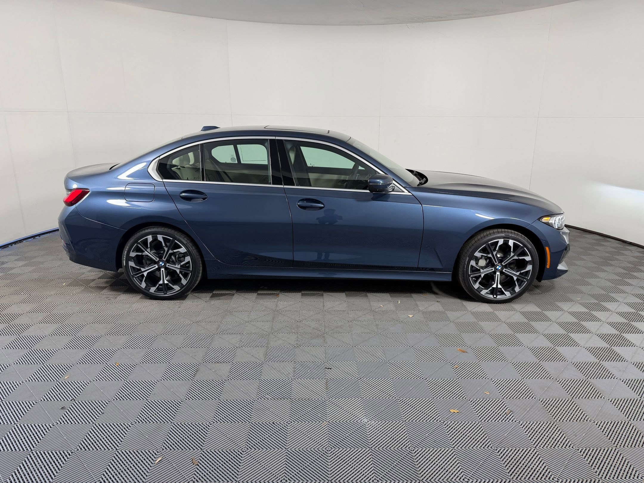 Used 2026 BMW 330i Sedan w/ Premium Package RWD image 8