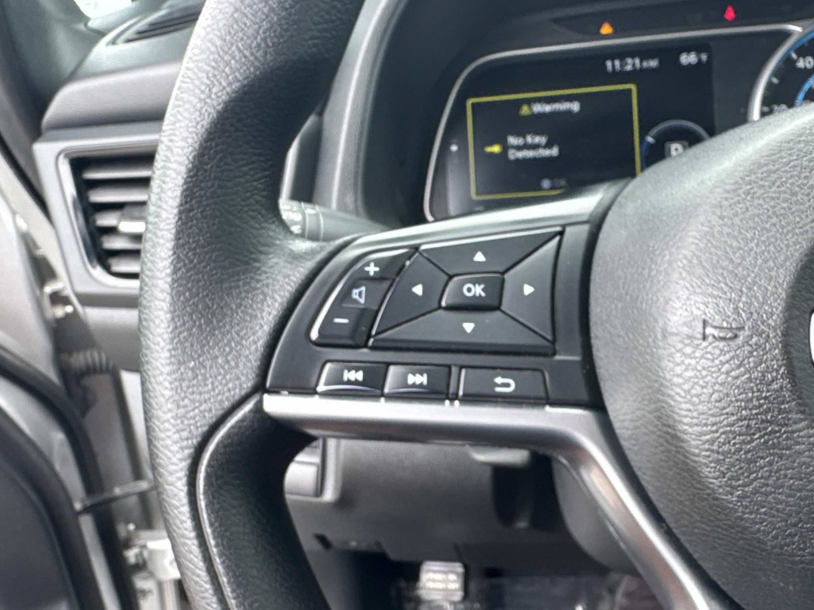 Used 2025 Nissan Leaf S FWD image 17