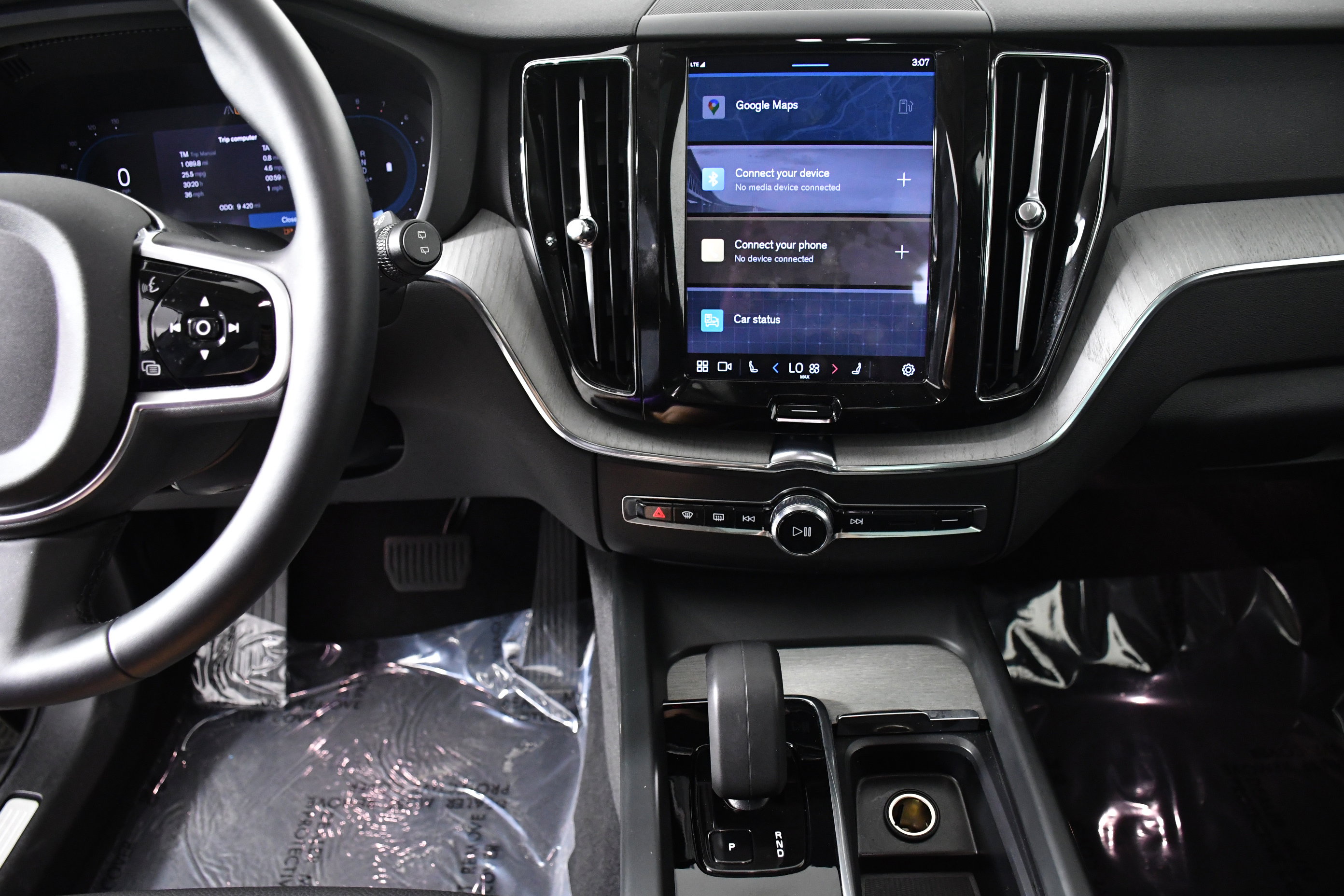Used 2025 Volvo XC60 B5 Plus image 15