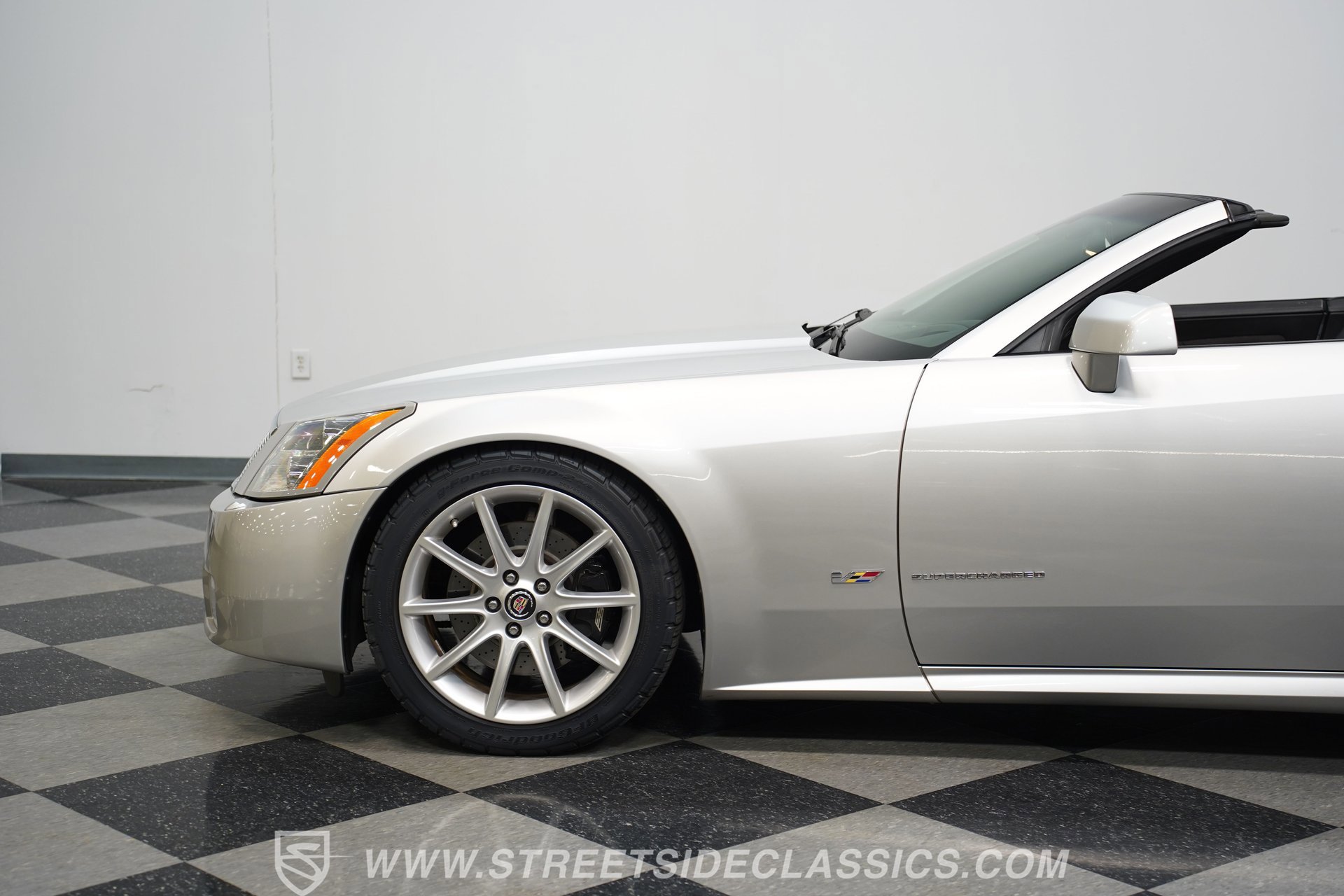 Used 2006 Cadillac XLR V image 22