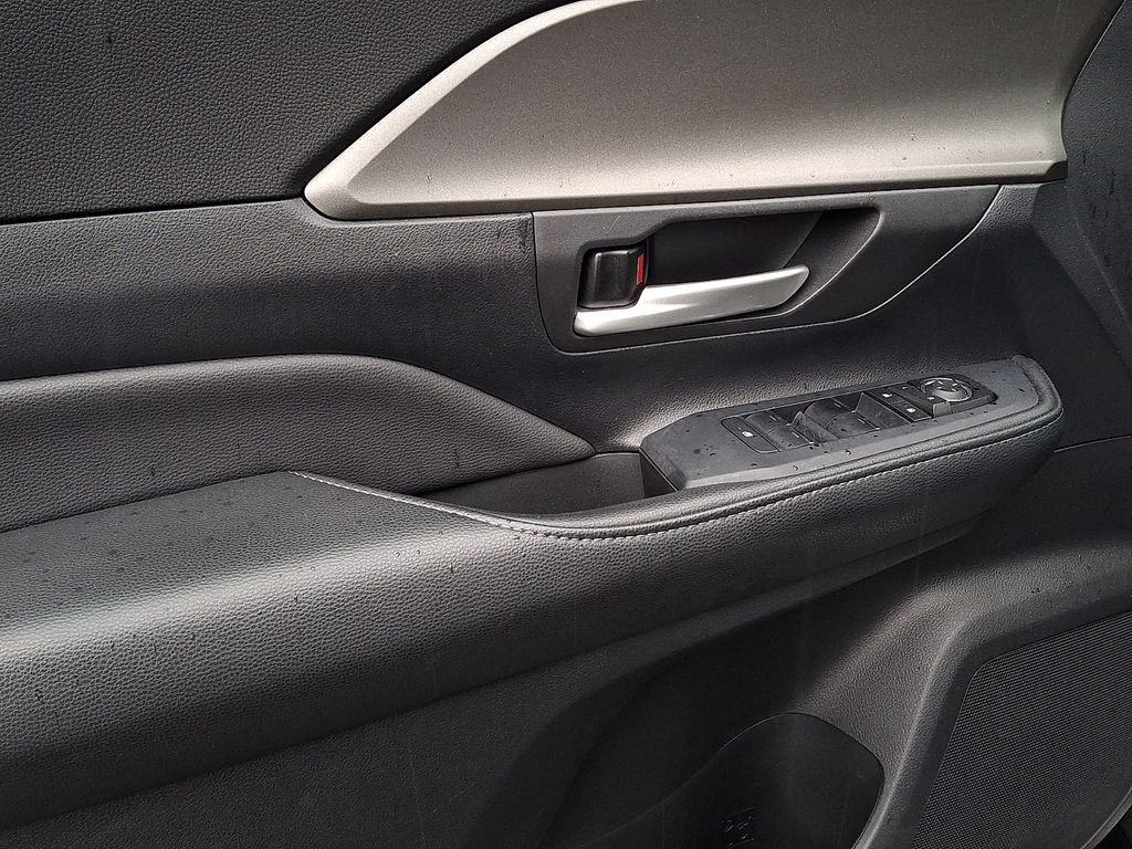 Used 2025 Toyota Grand Highlander AWD Hybrid image 13