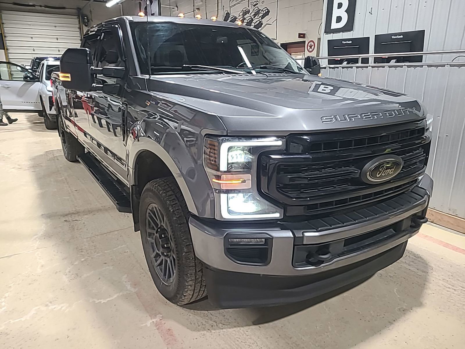 Used 2022 Ford F250 XLT w/ Black Appearance Package image 5