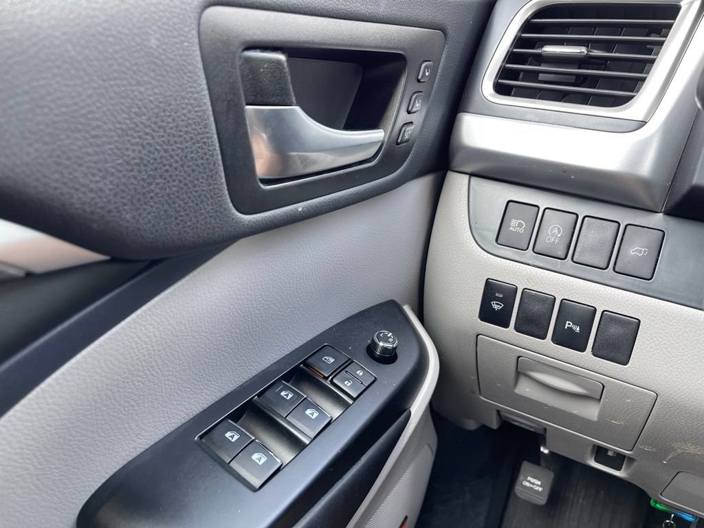 Used 2019 Toyota Highlander Limited AWD/4WD image 12