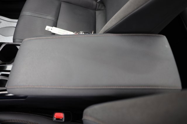 Used 2025 Toyota Camry XLE image 33