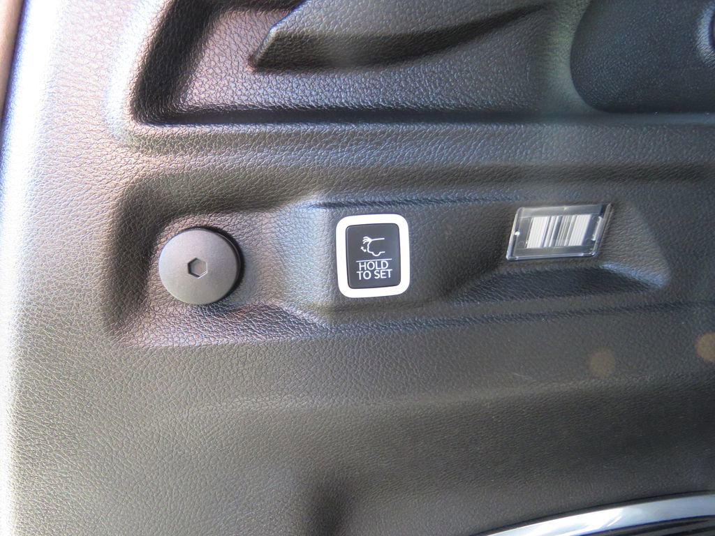 Used 2022 Jeep Grand Cherokee L Limited AWD/4WD image 19