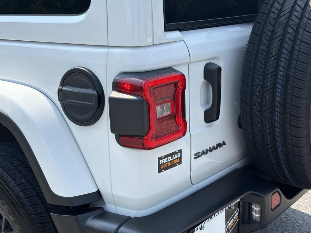Used 2025 Jeep Wrangler Unlimited Sahara AWD/4WD image 12