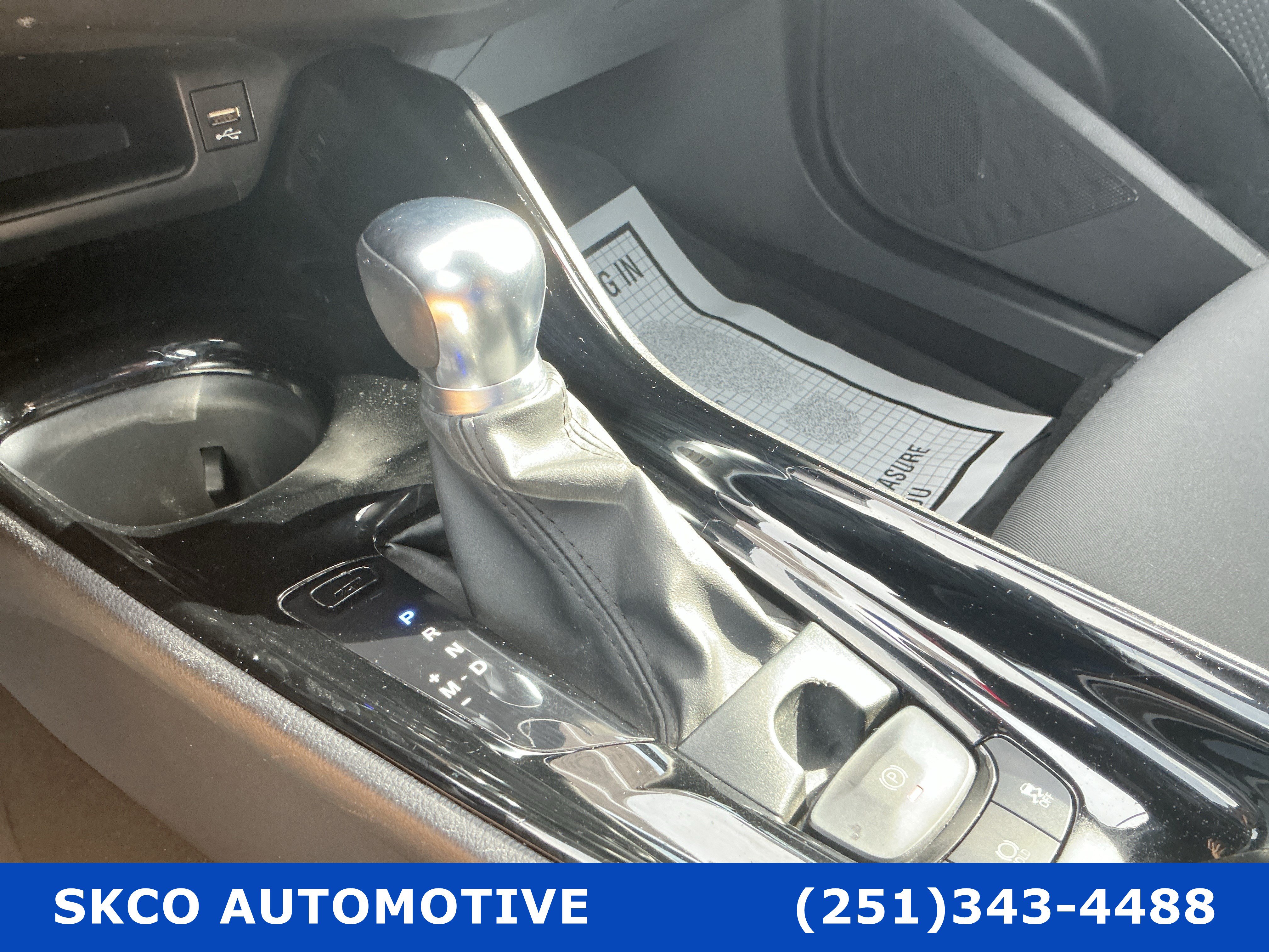 Used 2020 Toyota C-HR XLE FWD image 21
