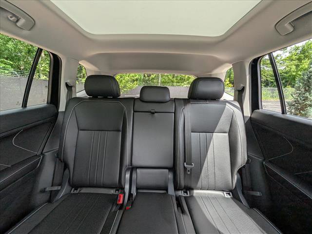Used 2024 Volkswagen Tiguan SE w/ Panoramic Sunroof Package AWD/4WD image 15