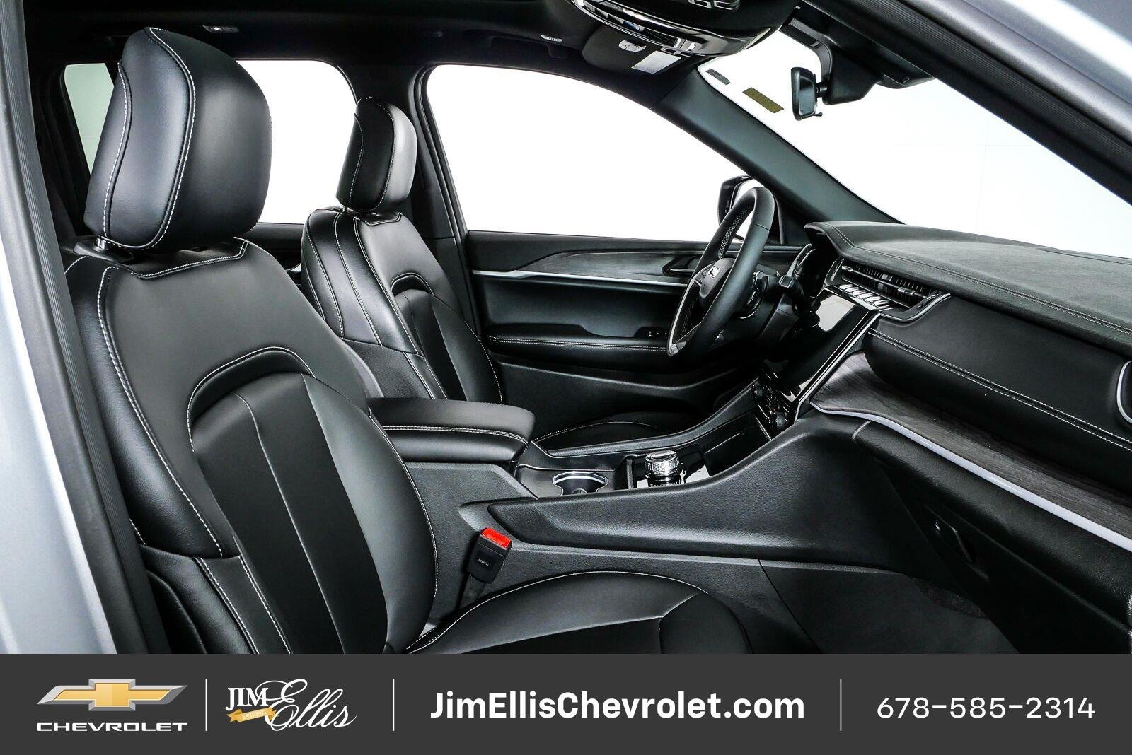 Used 2025 Jeep Grand Cherokee Limited w/ Black Appearance Package RWD image 23