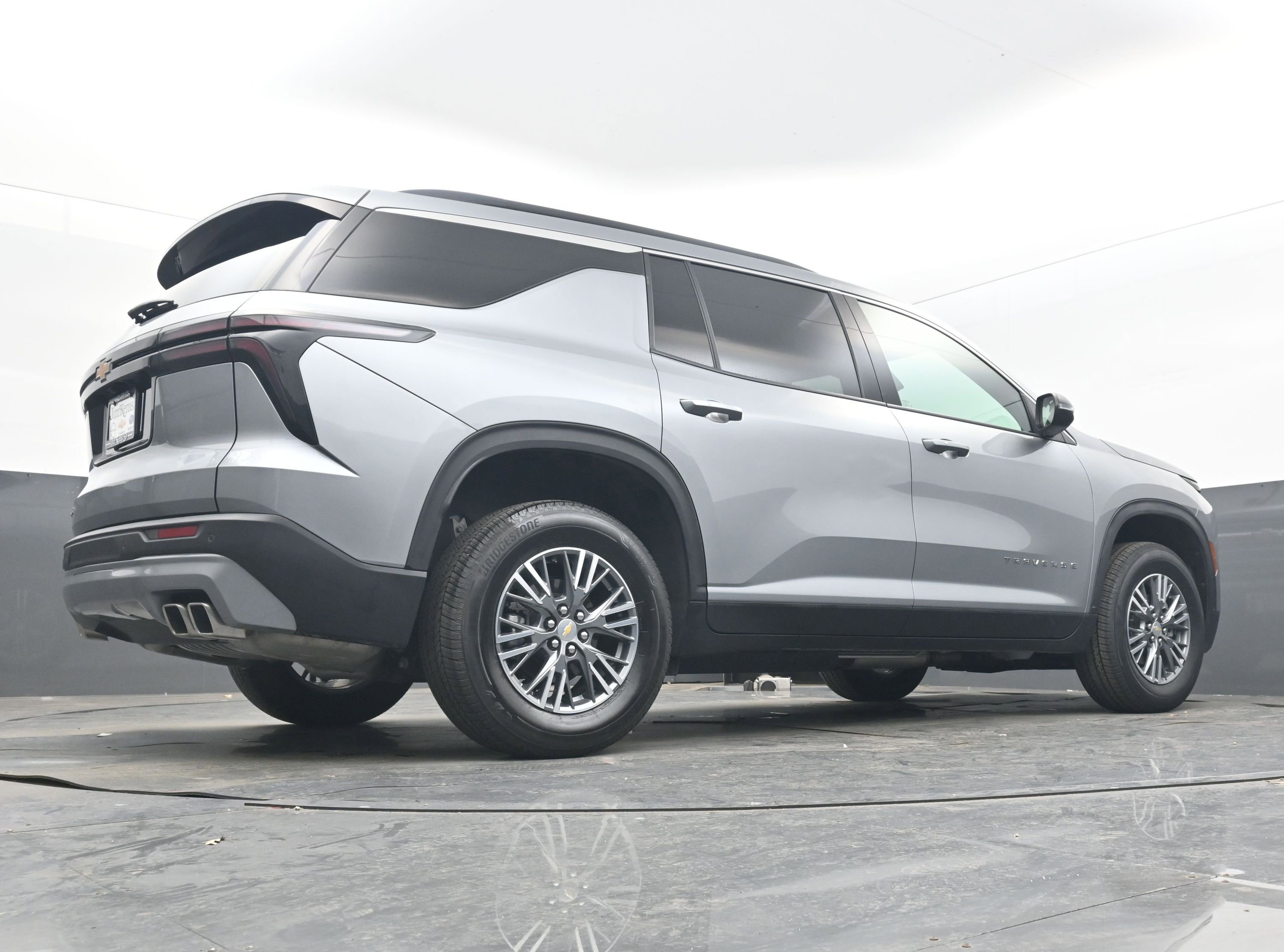 Used 2025 Chevrolet Traverse LT image 26