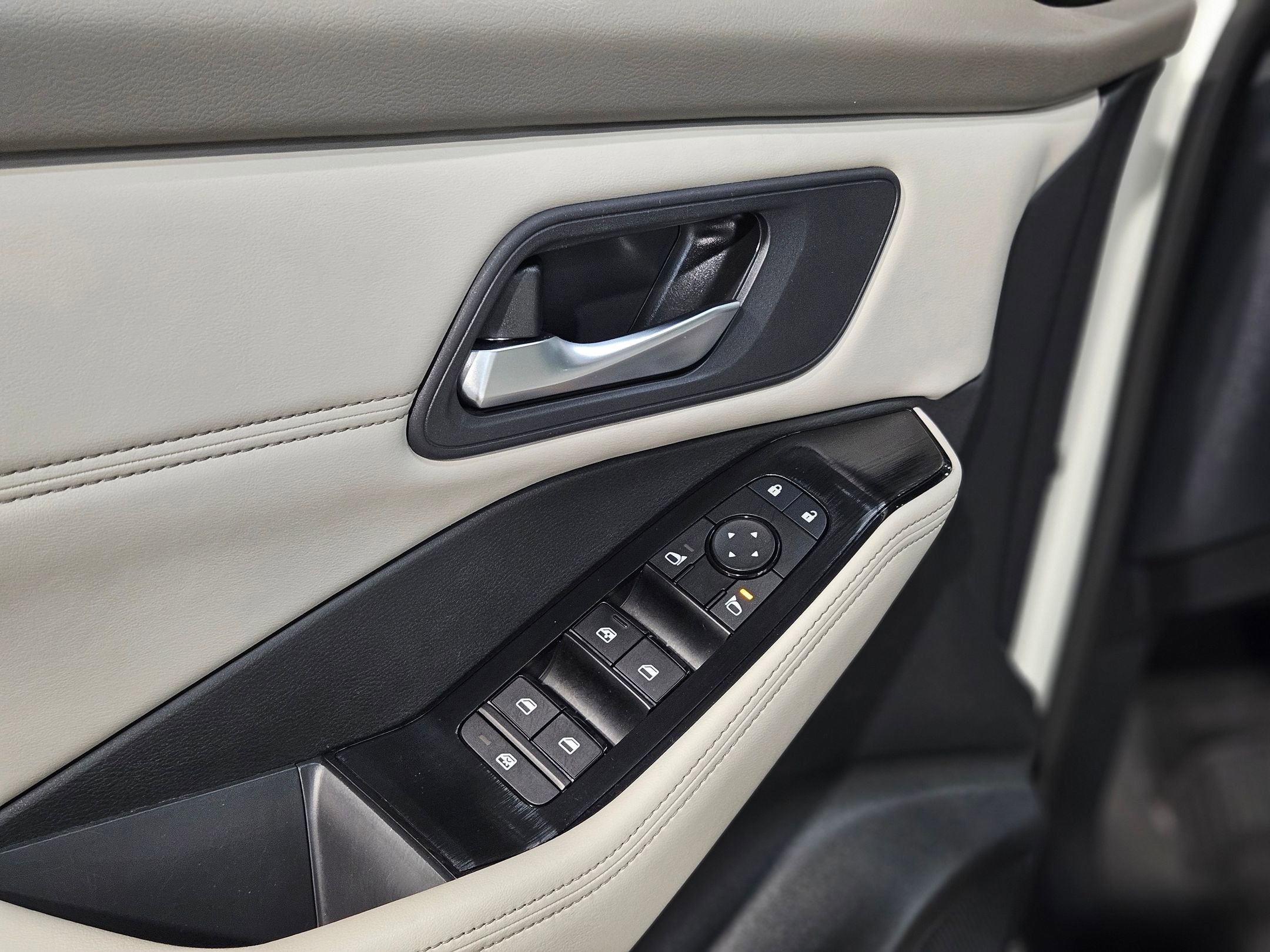 Used 2023 Nissan Rogue SV w/ SV Premium B Package image 21