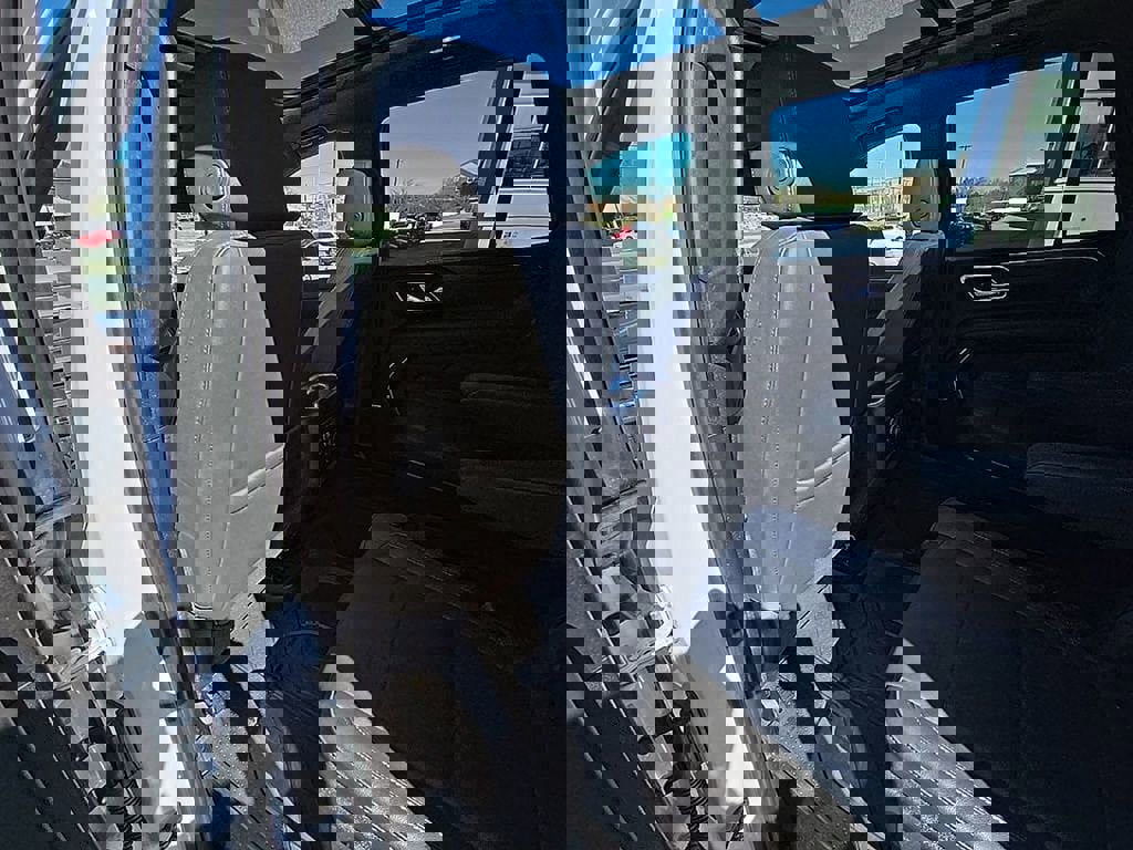 Used 2024 Chevrolet Tahoe Z71 w/ Luxury Package image 21