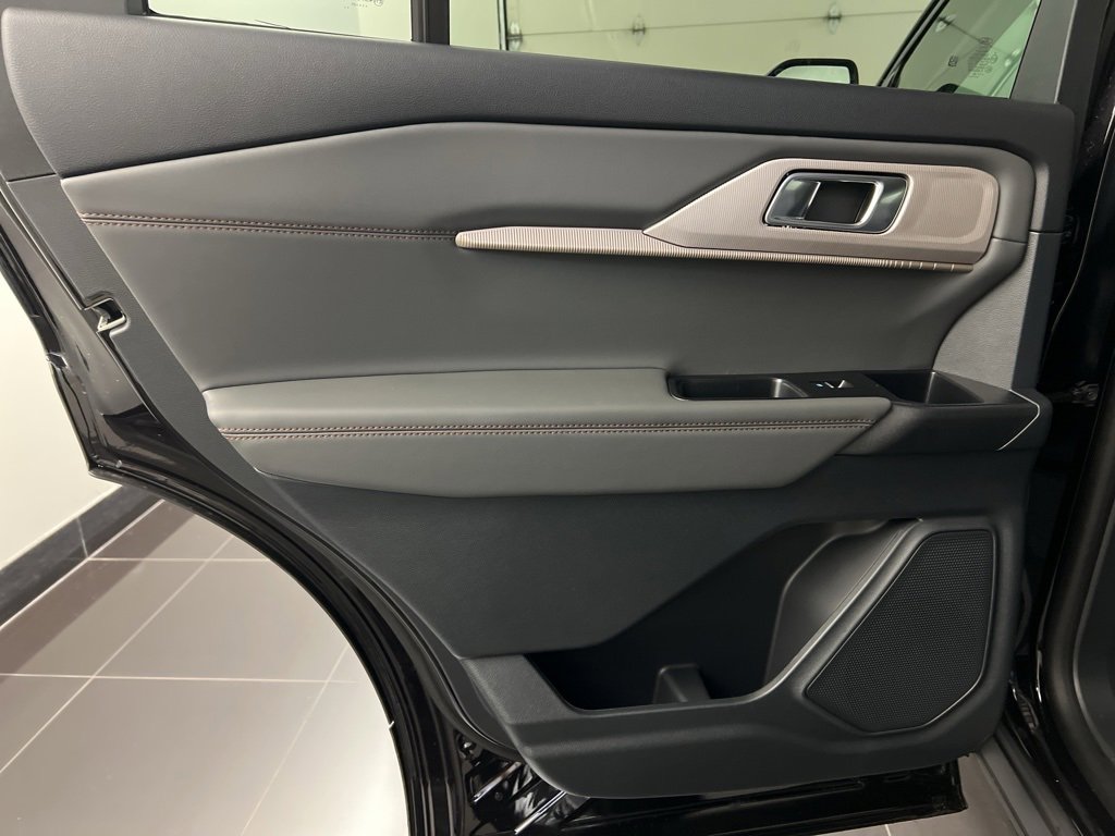New 2025 Ford Explorer Active image 31
