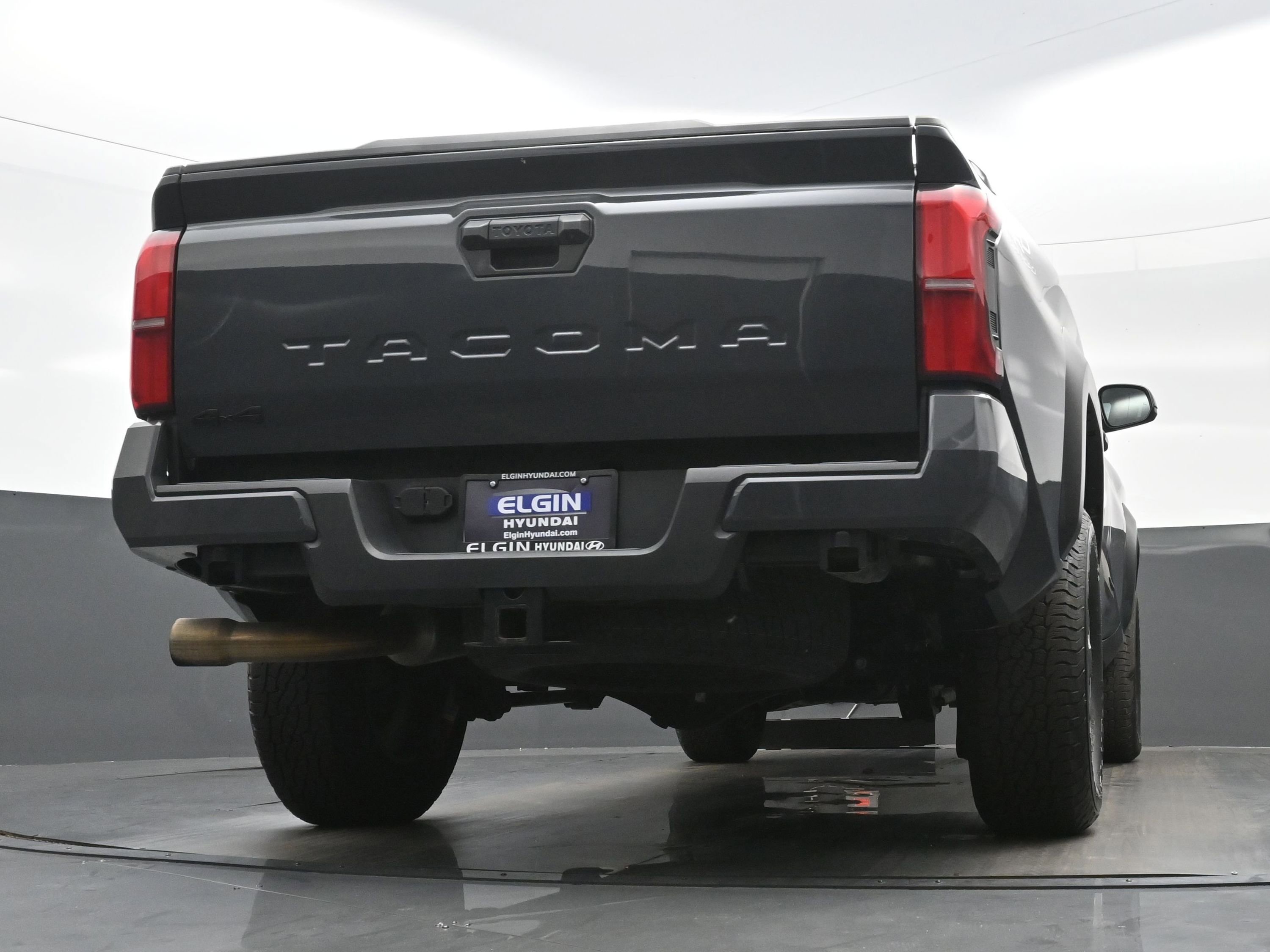 Used 2024 Toyota Tacoma TRD Off-Road image 31