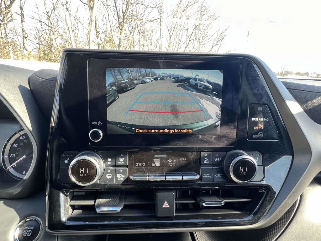 Used 2023 Toyota Highlander XLE image 30