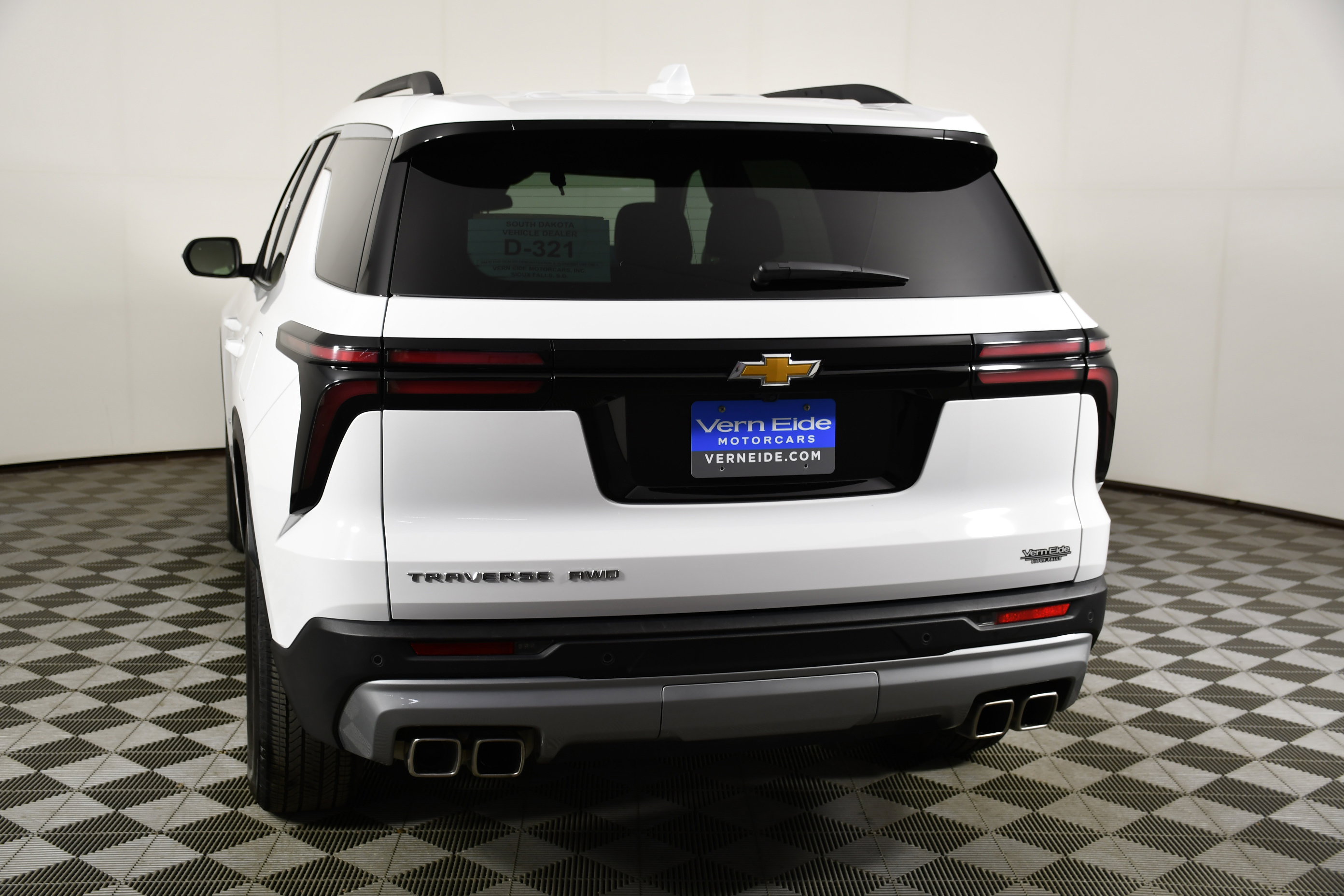 Used 2026 Chevrolet Traverse LT image 7